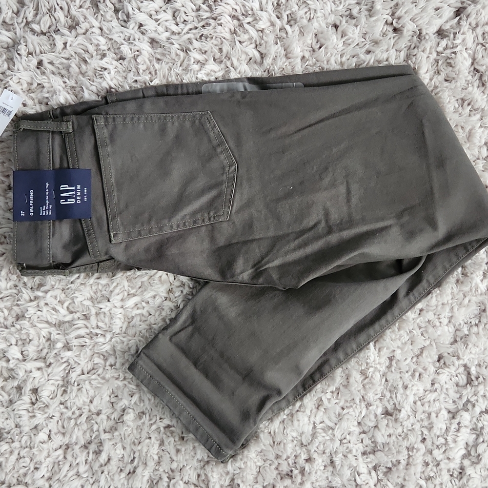 GAP Girlfriend Fit Distressed Denim Sz 27